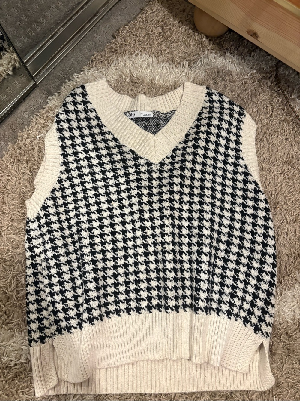 ZARA Cream & Black Houndstooth V-Neck Sweater Vest